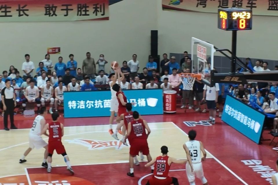 住局势, 一个篮板, 的比分